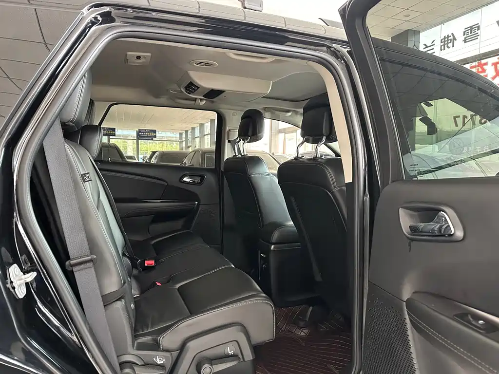 Dodge Journey — фото 8
