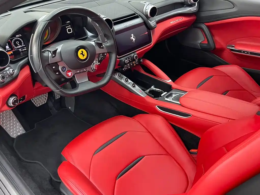 Ferrari GTC4Lusso — фото 11