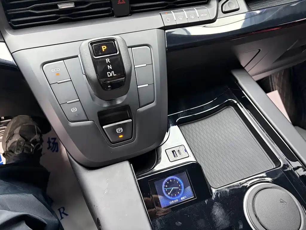 Ford Tourneo — фото 16