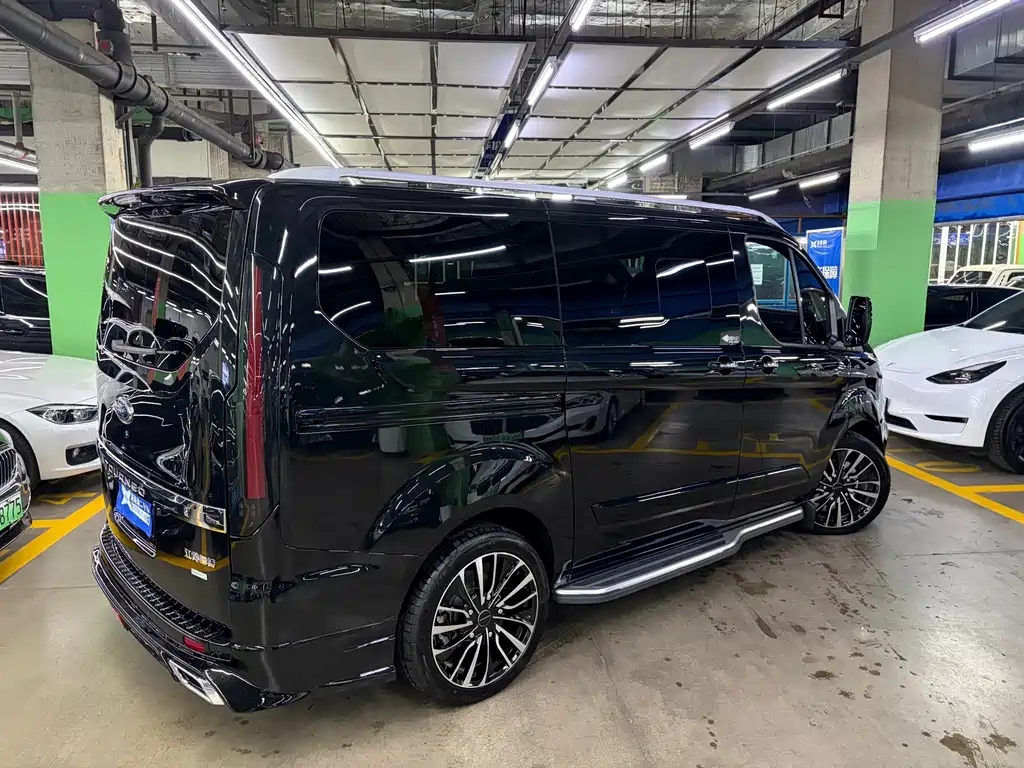 Ford Tourneo — фото 4