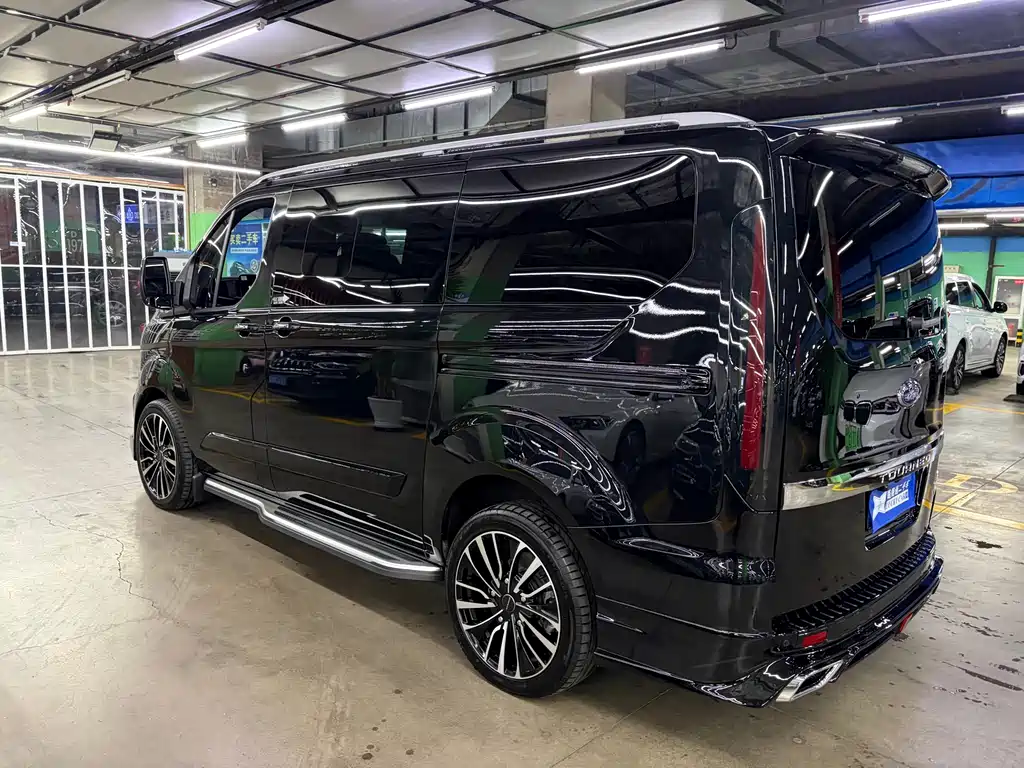 Ford Tourneo — фото 6