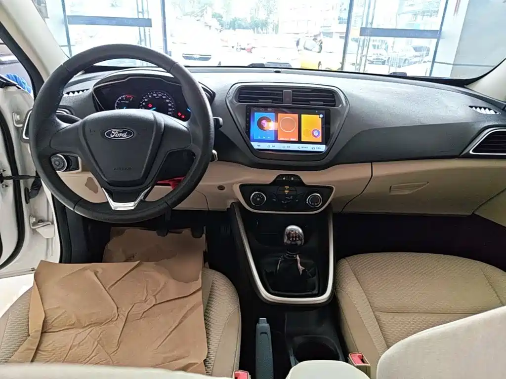 Ford Escort — фото 10