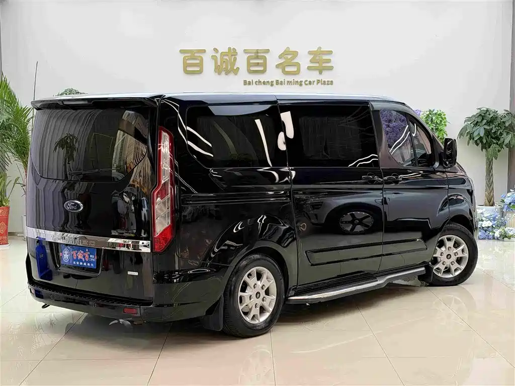Ford Tourneo — фото 5