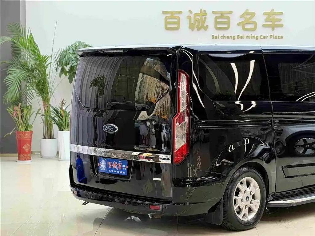 Ford Tourneo — фото 6
