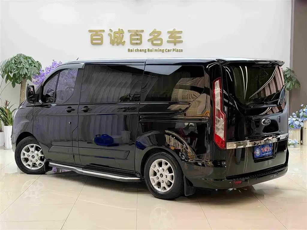 Ford Tourneo — фото 7