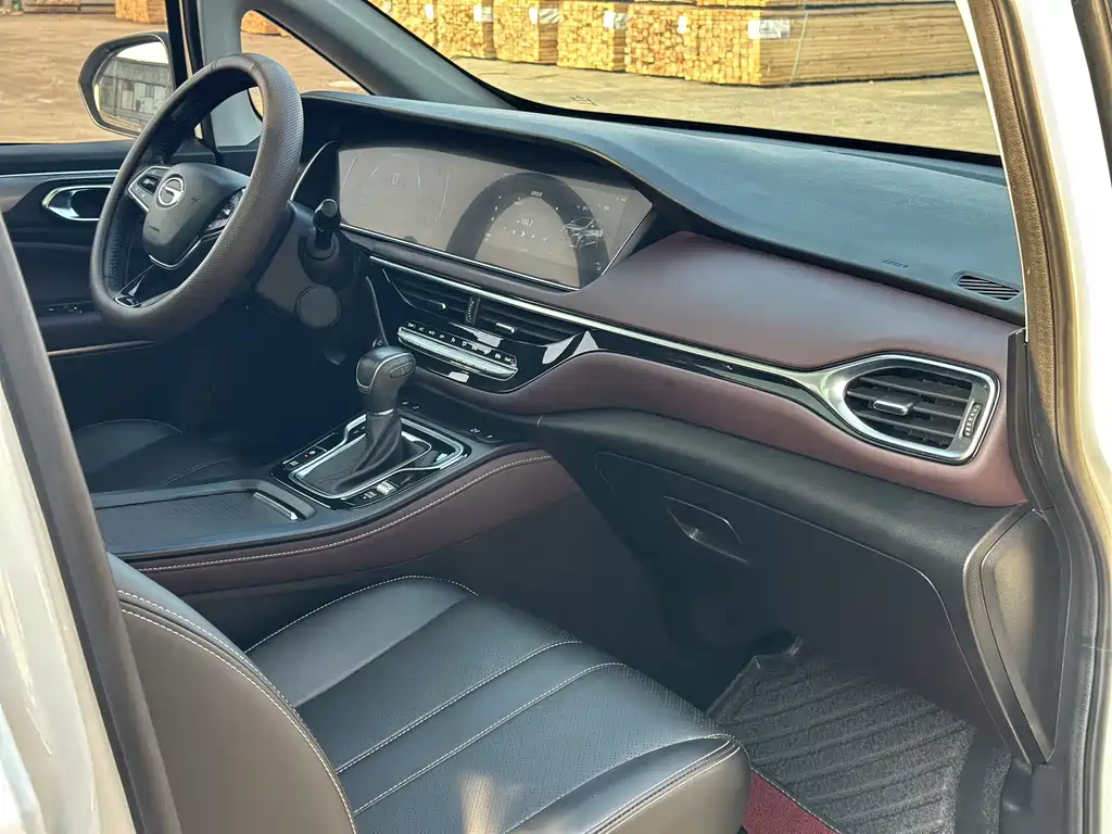 GAC Motor Trumpchi M6 — фото 13