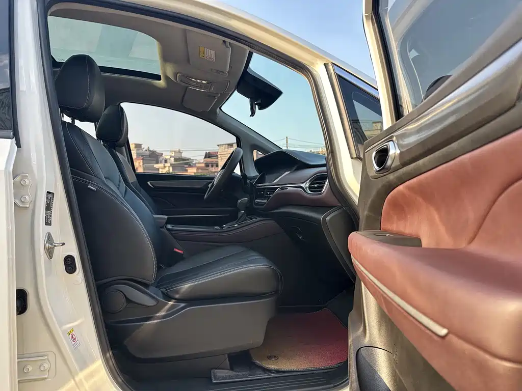 GAC Motor Trumpchi M6 — фото 14