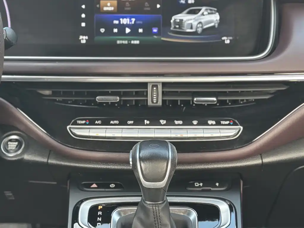 GAC Motor Trumpchi M6 — фото 20