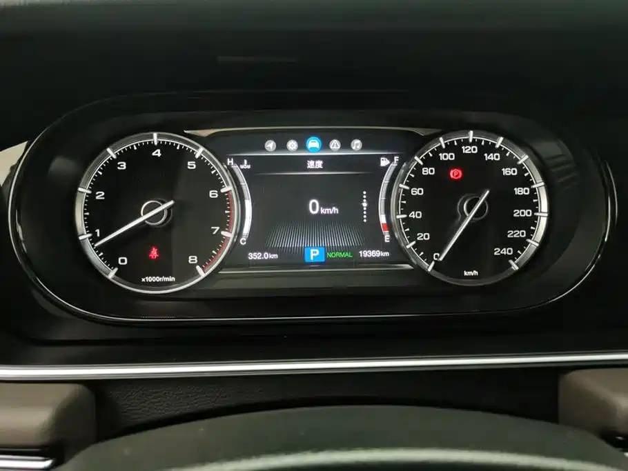 GAC Motor Trumpchi M6 — фото 14
