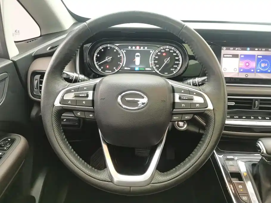 GAC Motor Trumpchi M6 — фото 15