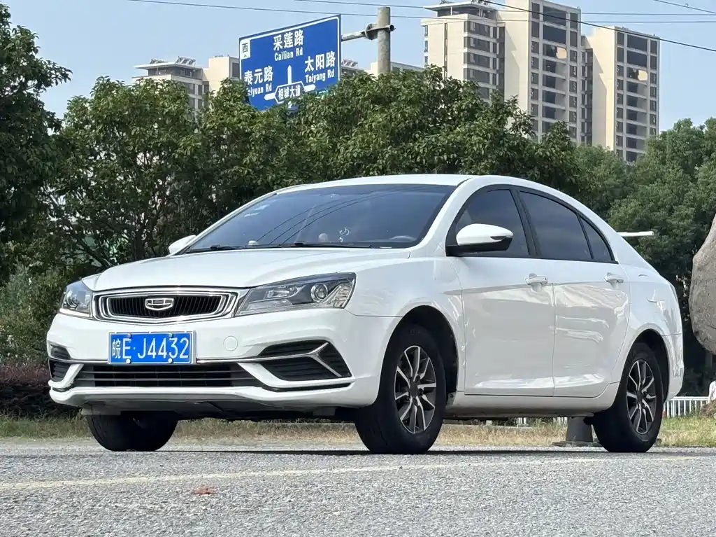 Geely Emgrand — фото 2