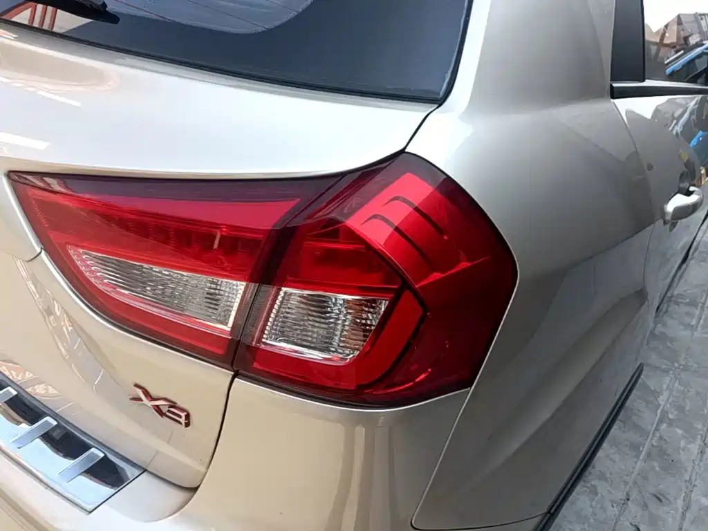 Geely Vision X3 — фото 8