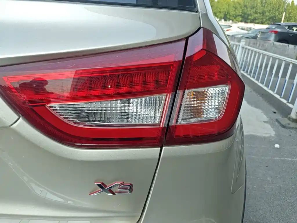 Geely Vision X3 — фото 8