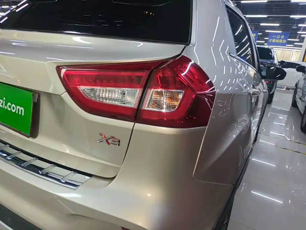 Geely Vision X3 — фото 8