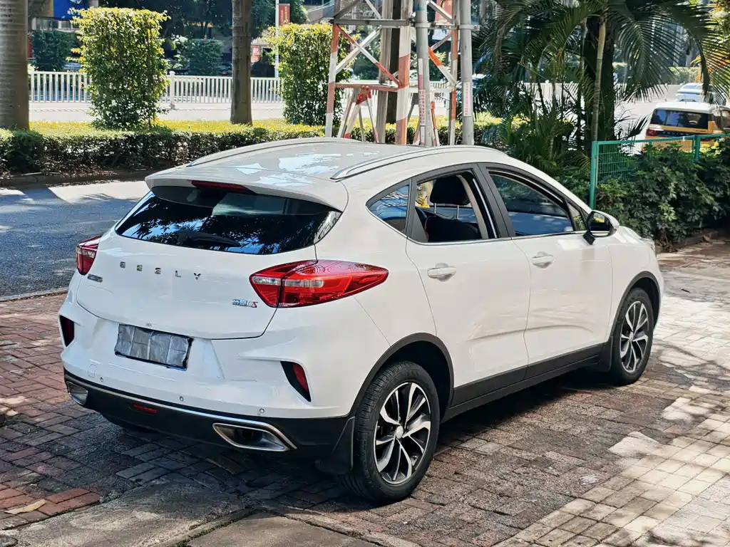 Geely Emgrand GS — фото 17