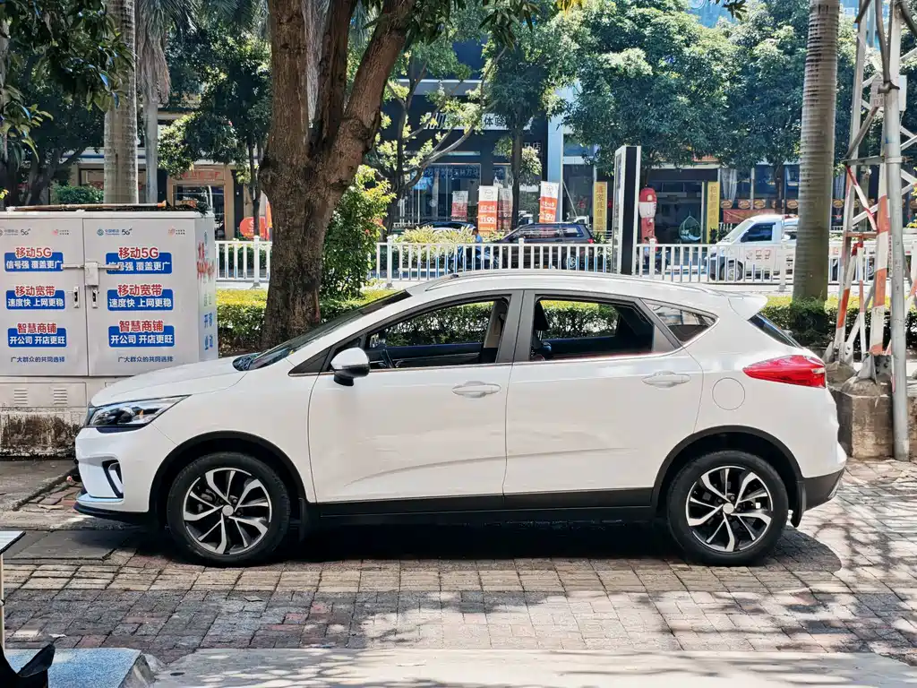 Geely Emgrand GS — фото 18