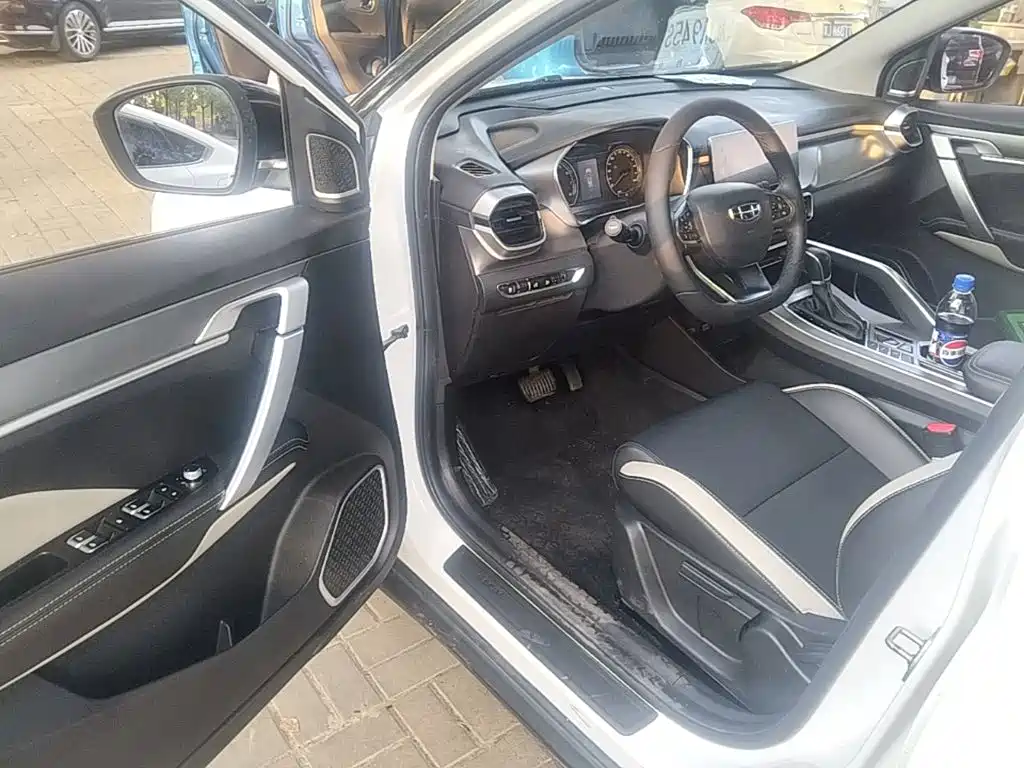 Geely Binyue — фото 15