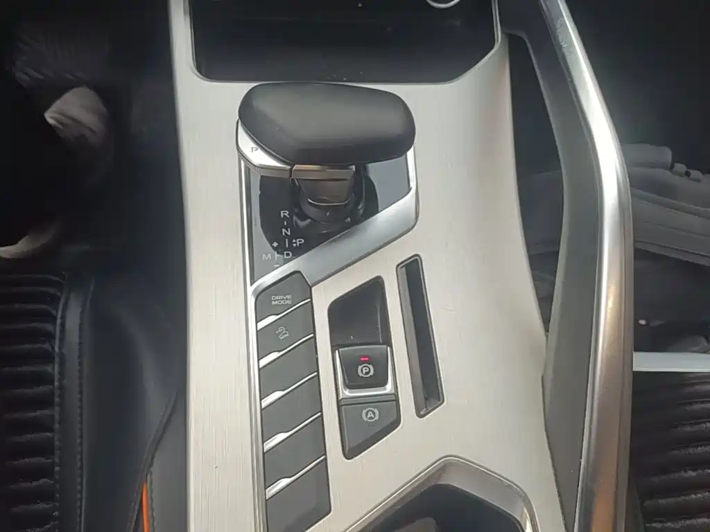 Geely Binyue — фото 14