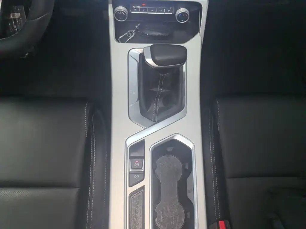 Geely Binyue — фото 14