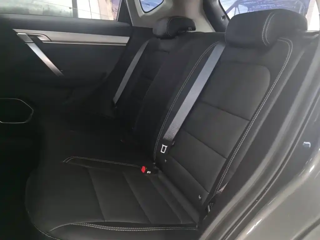 Geely Binyue — фото 17