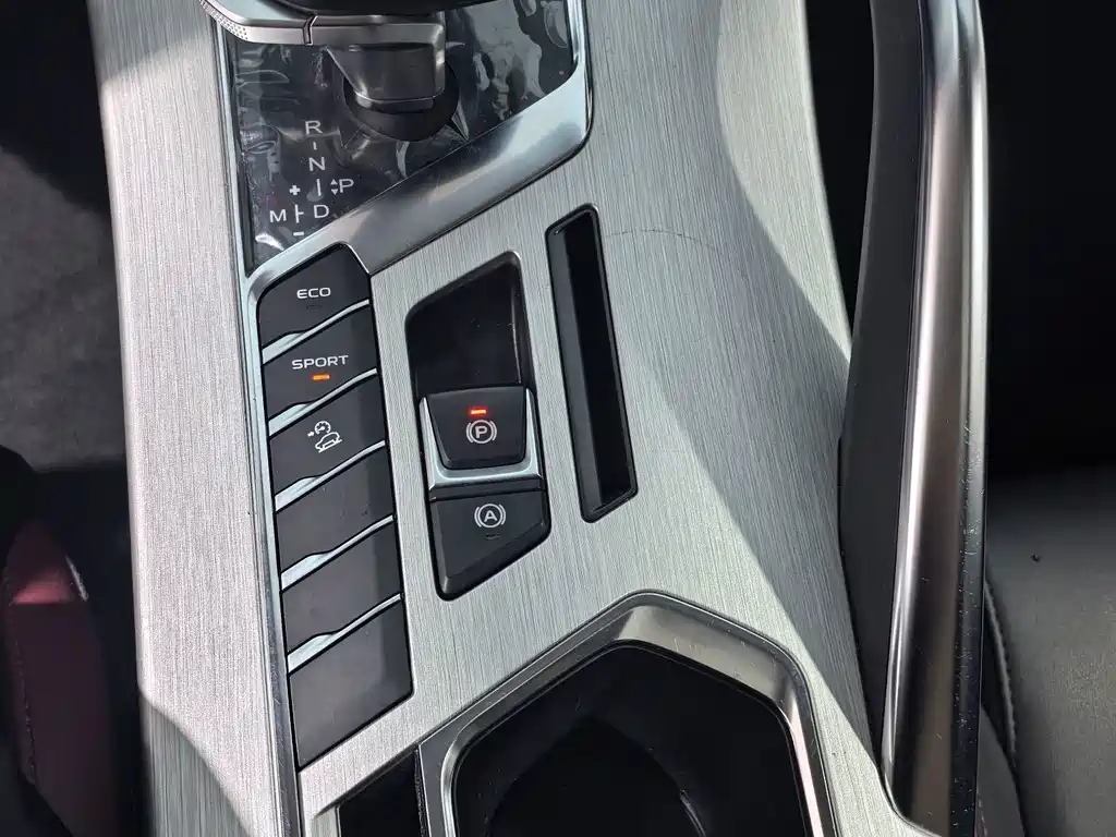 Geely Binyue — фото 11