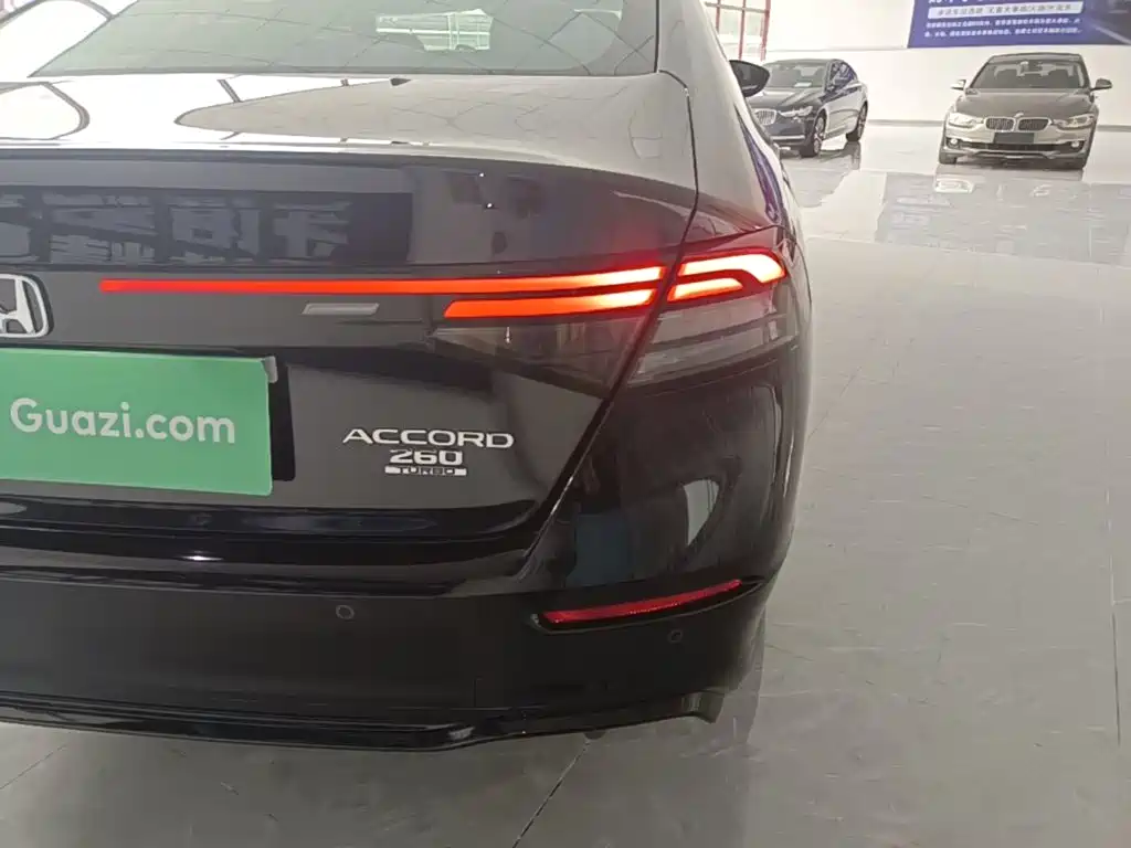 Honda Accord — фото 8