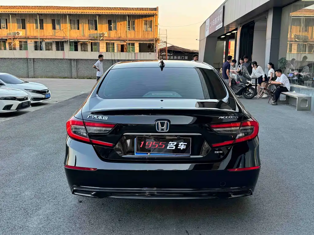 Honda Accord — фото 8