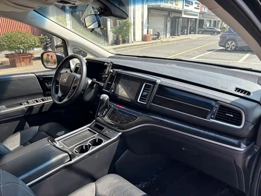 Honda Elysion — фото 18