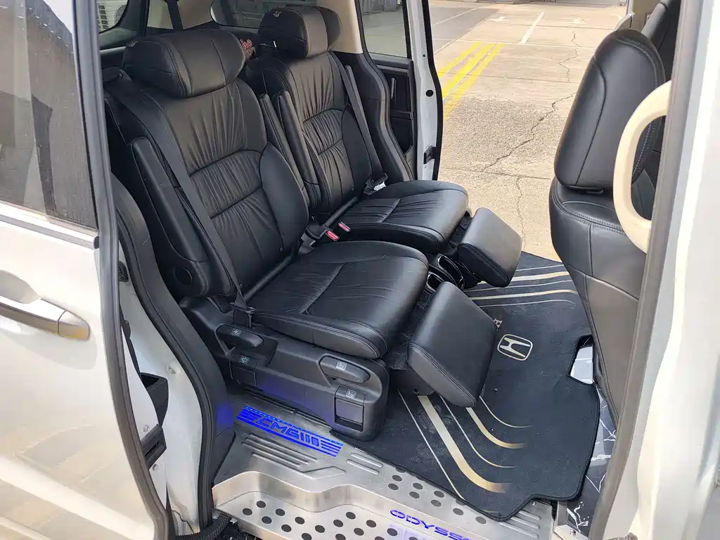 Honda Odyssey — фото 10