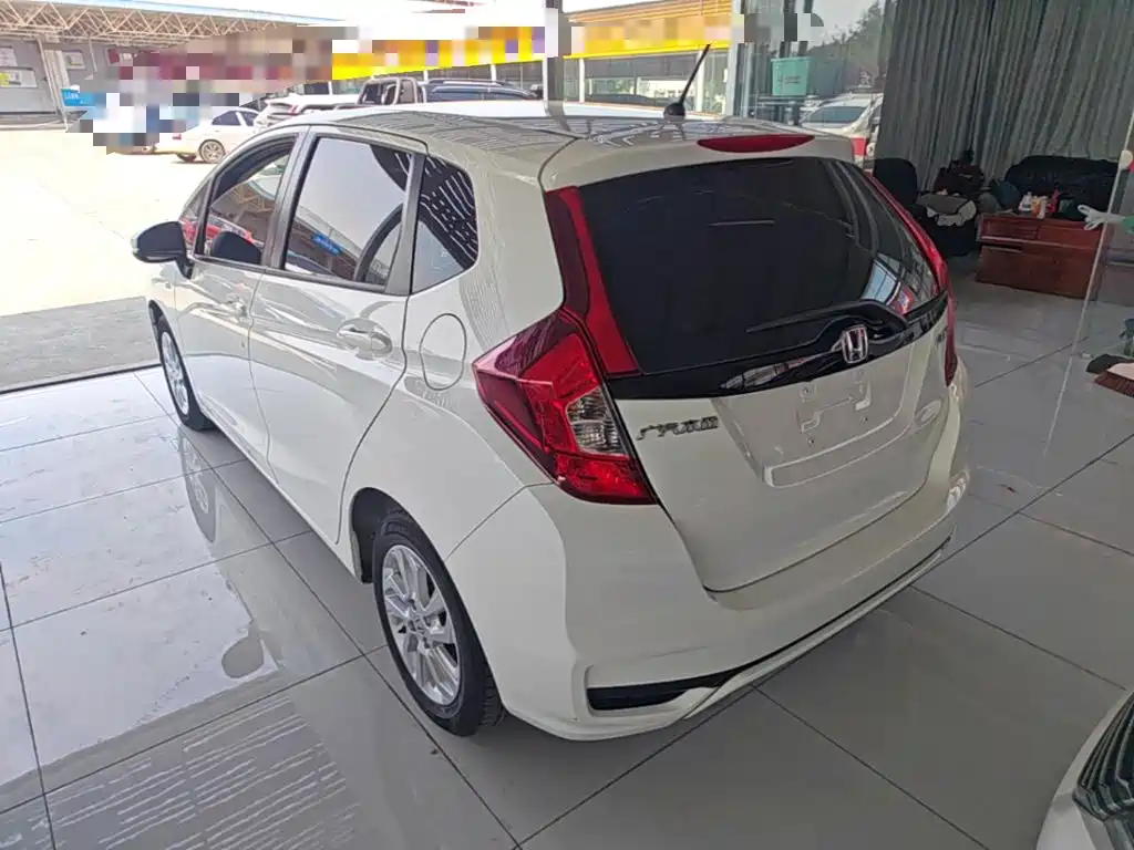 Honda Fit — фото 5