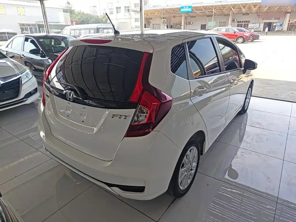 Honda Fit — фото 7