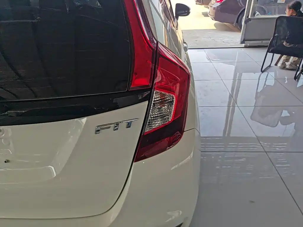 Honda Fit — фото 8
