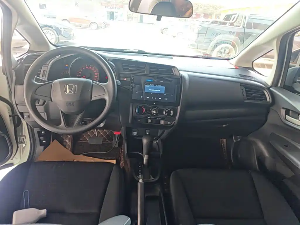 Honda Fit — фото 10