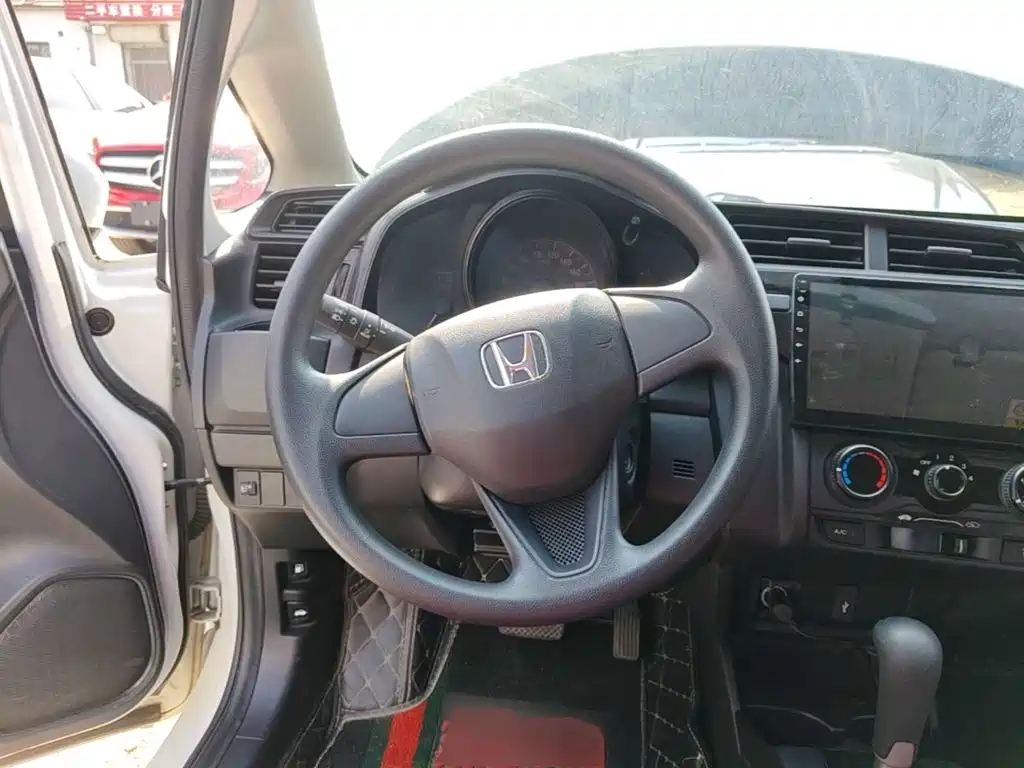 Honda Fit — фото 11