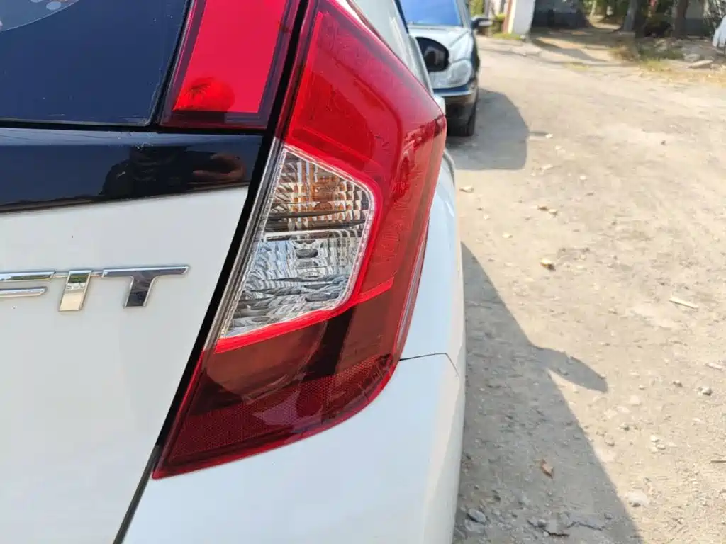Honda Fit — фото 8