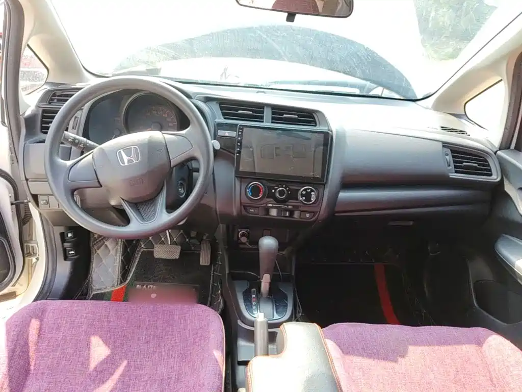 Honda Fit — фото 10