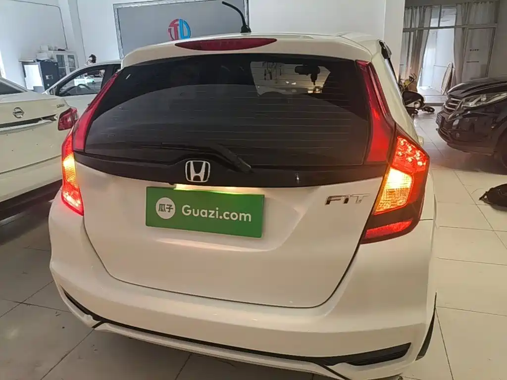 Honda Fit — фото 4