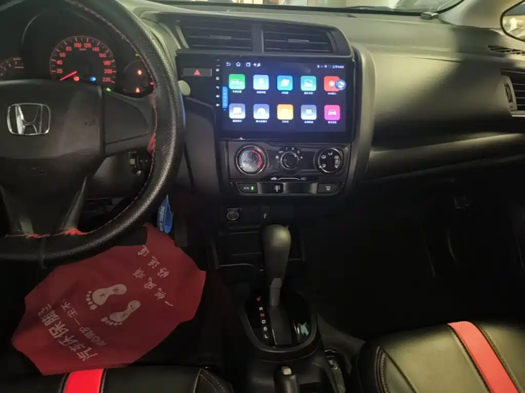 Honda Fit — фото 9