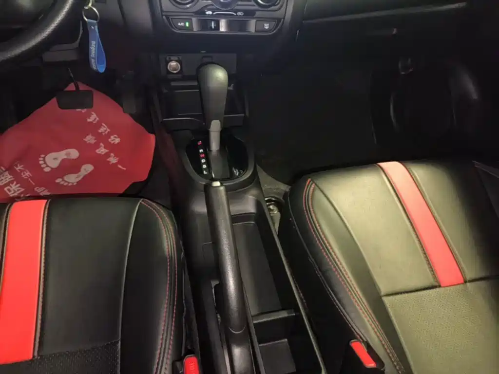 Honda Fit — фото 10