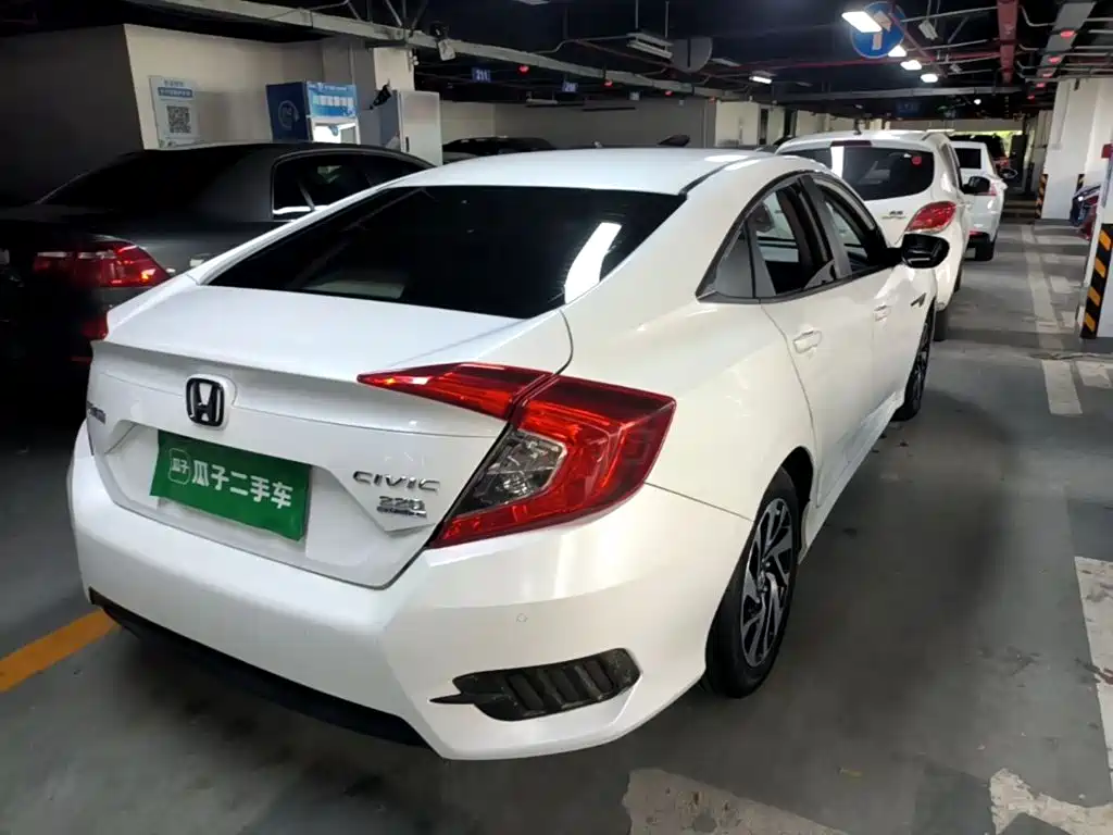 Honda Civic — фото 7
