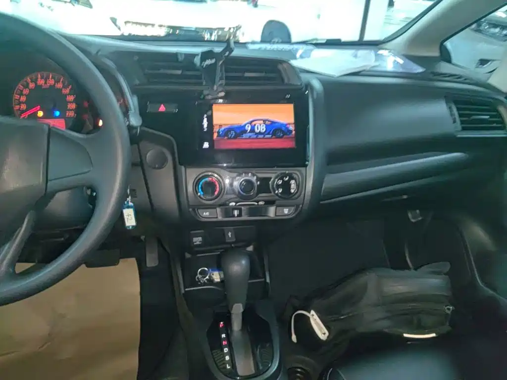 Honda Fit — фото 13