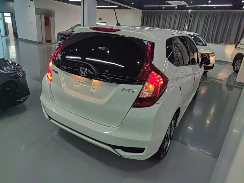 Honda Fit — фото 7