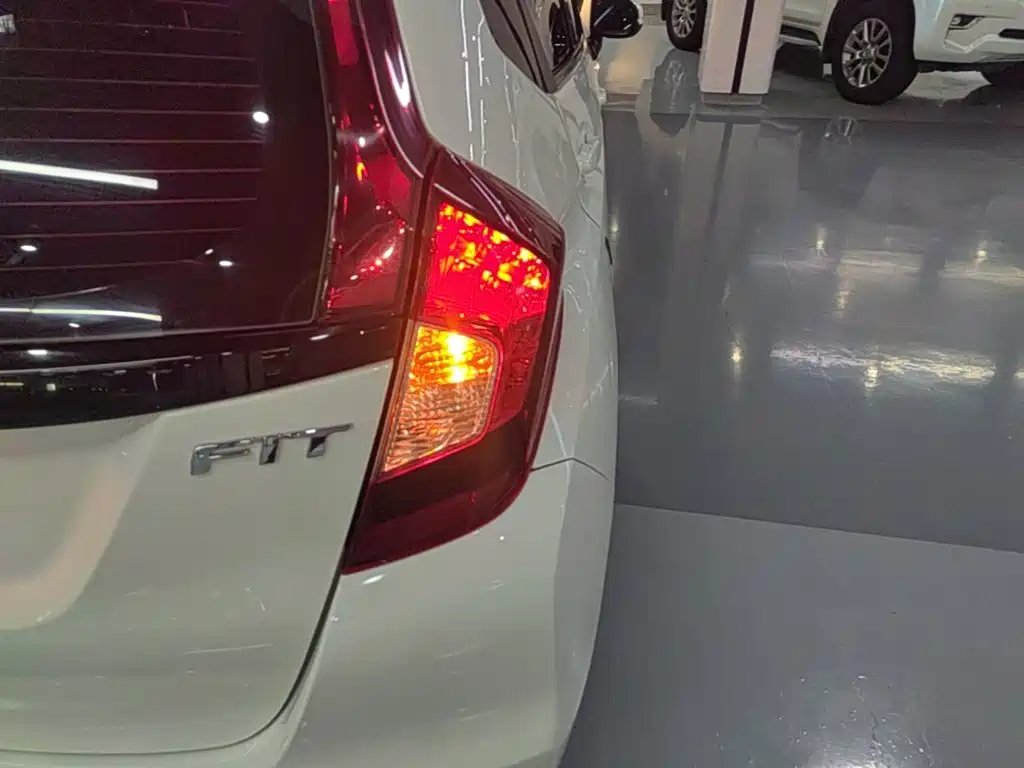 Honda Fit — фото 8