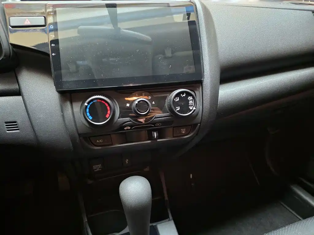 Honda Fit — фото 14