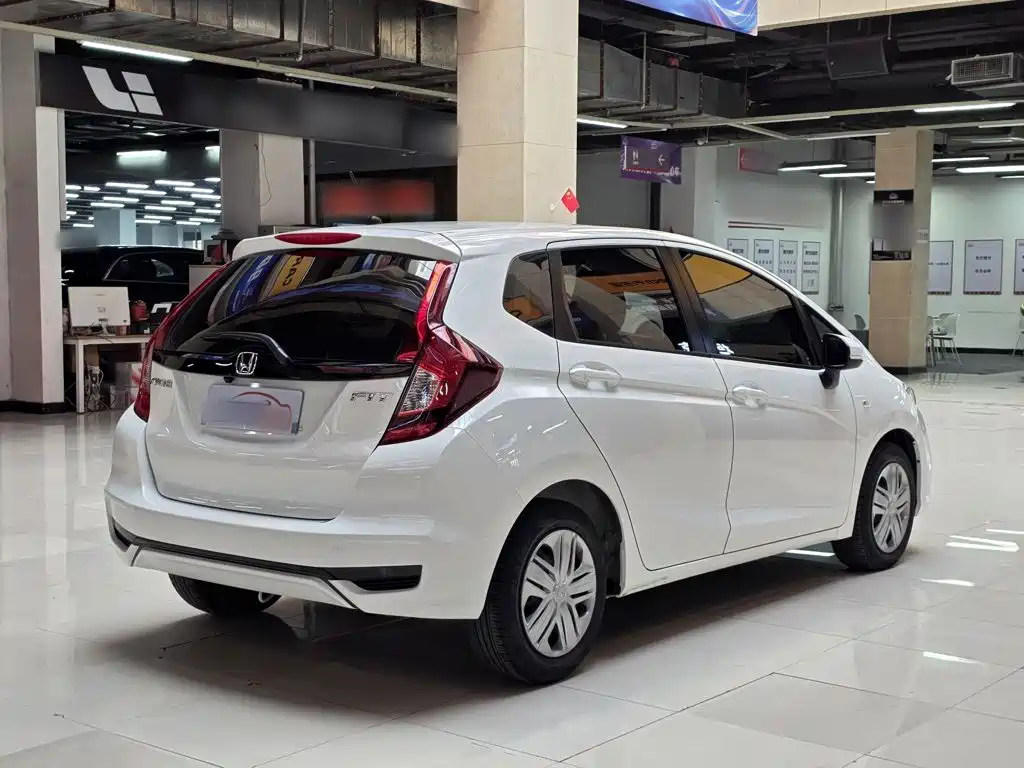 Honda Fit — фото 8