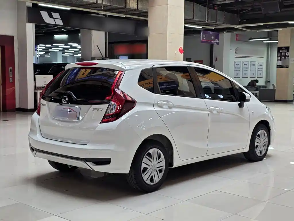 Honda Fit — фото 9