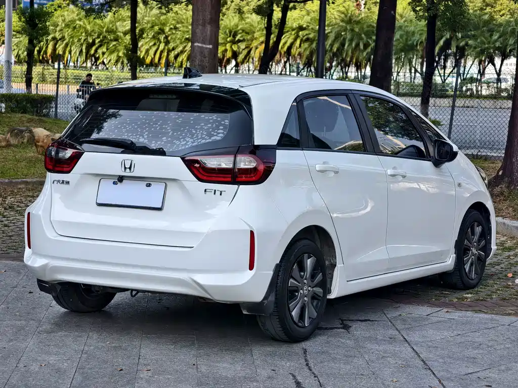 Honda Fit — фото 17