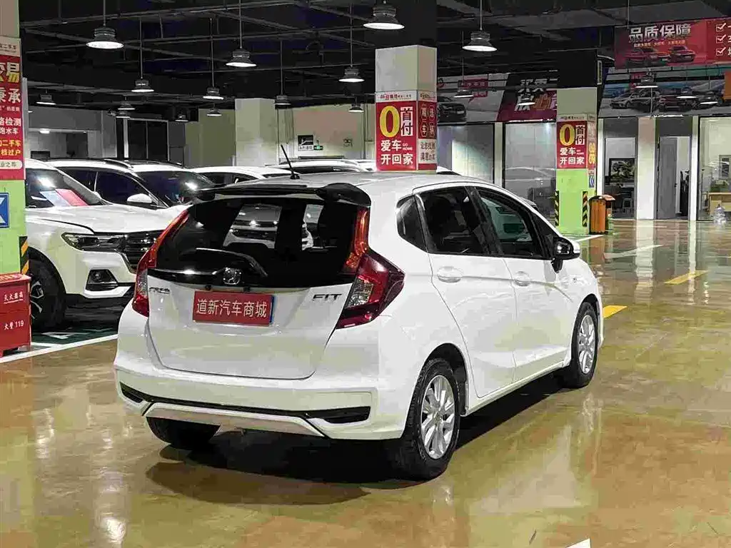 Honda Fit — фото 7