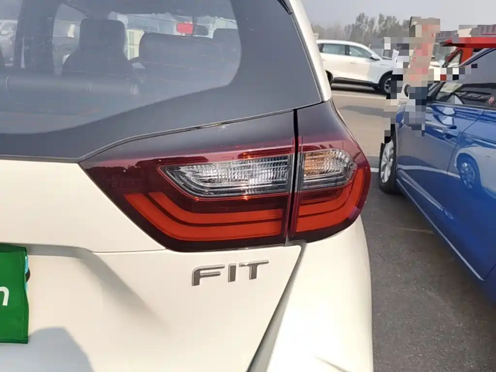 Honda Fit — фото 8