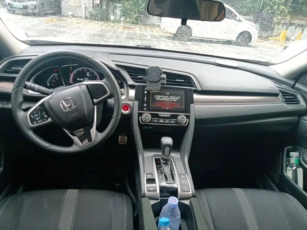 Honda Civic — фото 10
